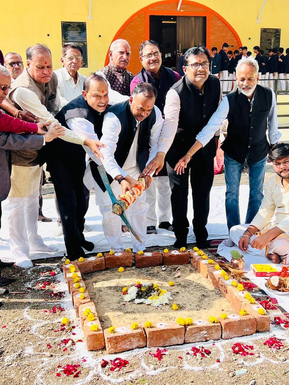 सरस्वती शिशु मंदिर काटजू नगर रतलाम में नव सृजन शिशु वाटिका उद्यान एवं नवीन कक्षा कक्षों का भूमि पूजन 